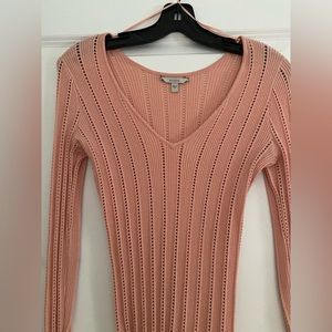 GUESS lightweight light pink v neck sweater